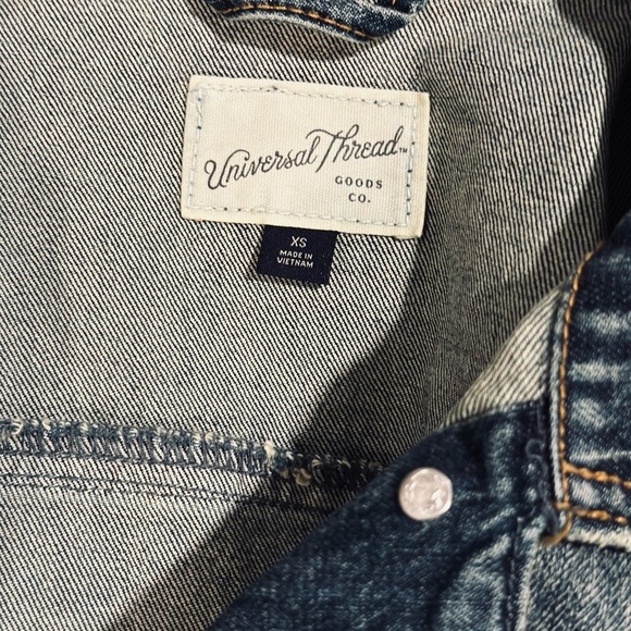 Universal Thread Women’s Denim Jacket with Copper Buttons - XS, Brand New - Picture 4 of 4